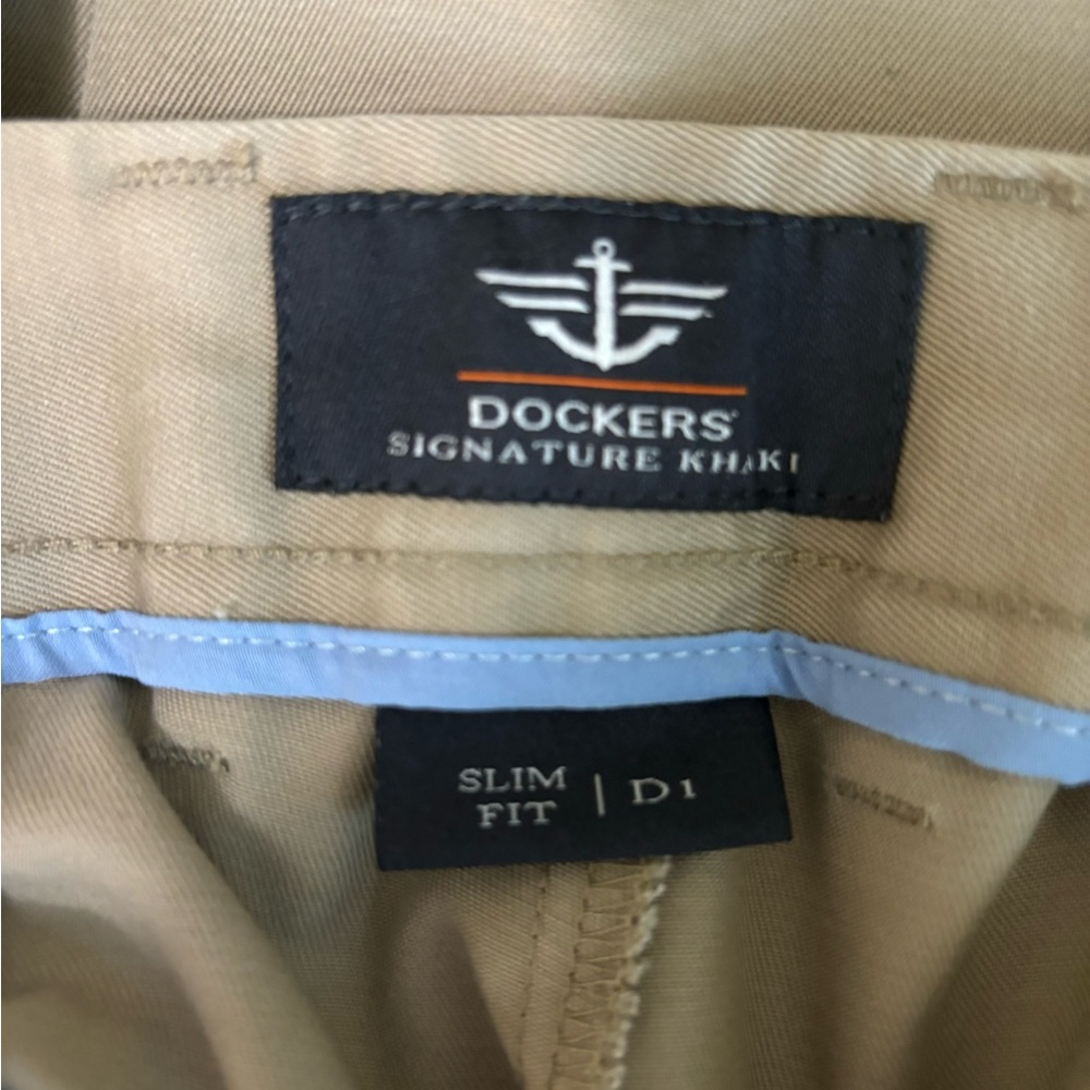 Dockers Signature Khaki Men’s Pants - Size 36x29 Slim Fit - Gently worn. - Picture 4 of 6